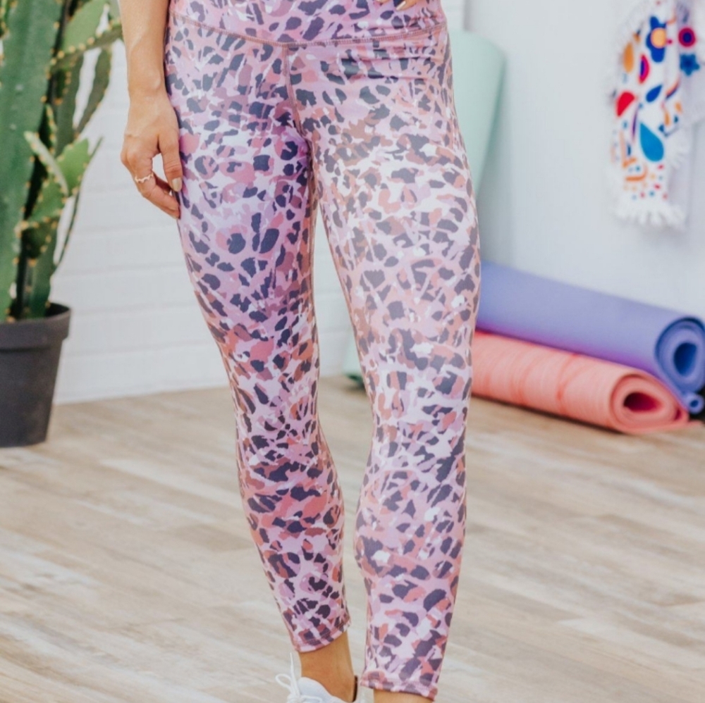 Animal Print Leggings in Pink